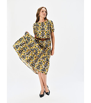 Многоцветна миди рокля с принт снимка