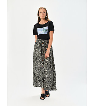 Черна тениска с принт снимка