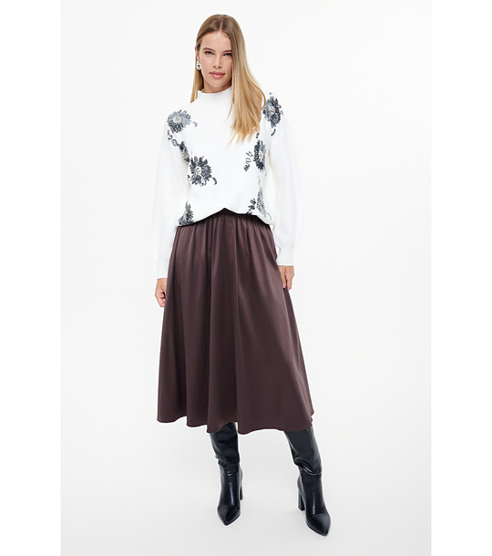 Бял пуловер с пайети снимка