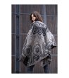 Пончо с пейсли мотив в черно, сиво и светлосиво P-4 снимка