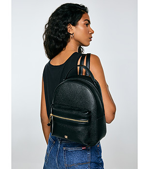 Черна дамска раница CATERINARA снимка