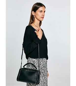 Черна дамска чанта с капси PRISCILLA снимка