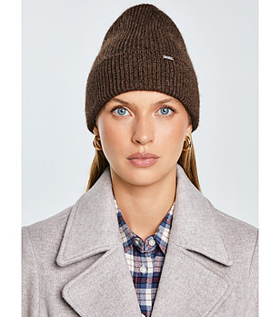 Кафява зимна дамска плетена шапка HERYNIA снимка