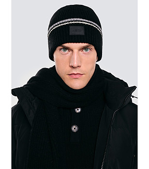 Мъжка черна зимна шапка с контрастни ивици WANDEGOR снимка