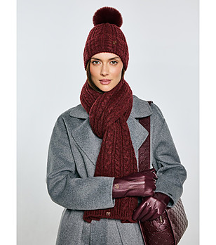 Дамски плетен шал в бордо снимка