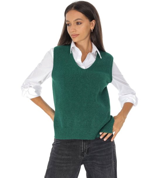 Дамски плетен пуловер в тъмнозелено снимка