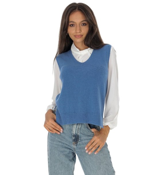 Дамски плетен пуловер в синьо снимка