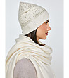 Дамска бяла плетена шапка с декоративни камъчета-2 снимка