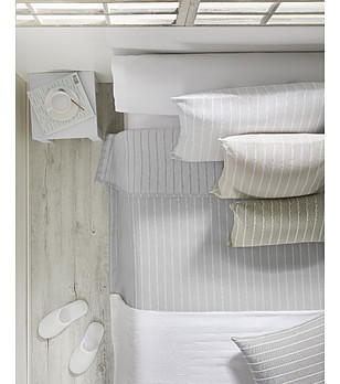 Покривало  за долната част на легло с райе JUCAR  60x200 см в сиво снимка