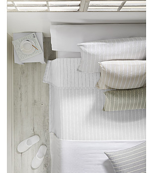 Сива декоративна кувертюра за легло с райе JUCAR 60x200 см снимка