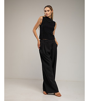 Дамски прав панталон с плохи и широк крачол в черно снимка