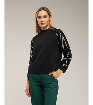 Черен дамски пуловер с пайети при ръкавите снимка