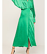 Дълга сатенена рокля с прилеп ръкав в зелено-4 снимка