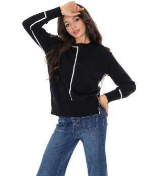 Черен дамски  пуловер с контрастна лента  снимка