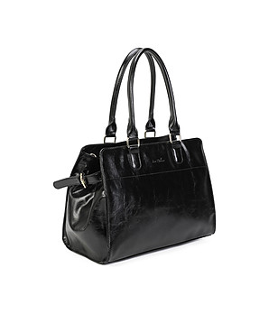 Дамска чанта в черно  снимка