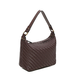 Дамска чанта в кафяво с плетена структура снимка