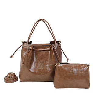 Дамска кафява чанта с несесер снимка