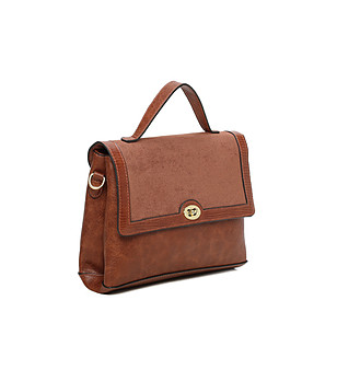 Дамска чанта в камел с капак снимка