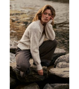 Дамски пуловер в меланж на слонова кост снимка