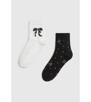 Комплект дамски чорапи в черно и бяло с панделка и сърца снимка