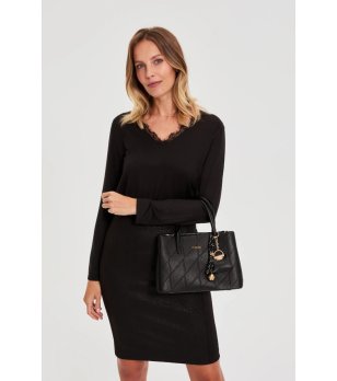 Дамска черна чанта Maceoo с декоративен ключодържател снимка