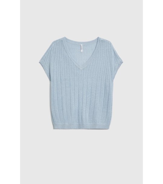 Дамски светлосин пуловер без ръкави с V-образно деколте снимка