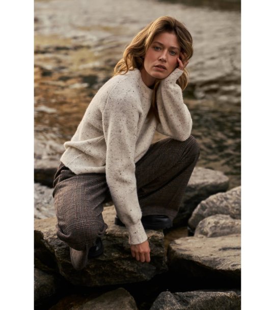 Дамски пуловер в меланж на слонова кост снимка