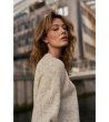 Дамски пуловер в меланж на слонова кост-3 снимка