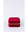 Кутия за бижута в червено кадифе-0 снимка
