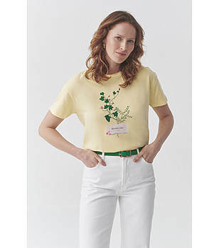 Жълта дамска памучна тениска с флорален принт MALATI снимка