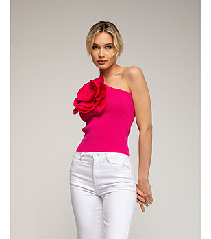 Плетен топ в циклама с едно рамо снимка