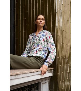Дамска многоцветна риза с флорален принт KO снимка