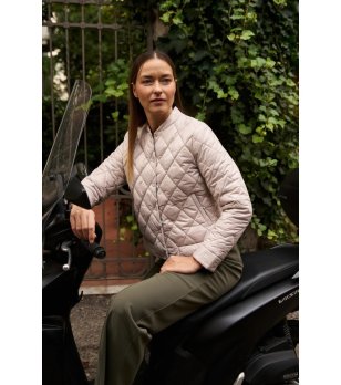 Дамско двулицево светлобежово капитонирано яке снимка