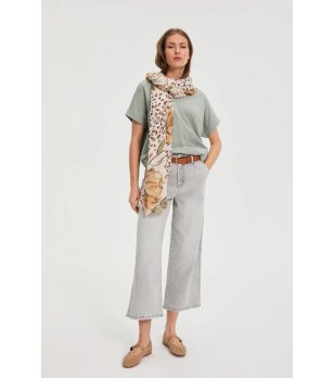 Дамски шал в слонова кост с флорален и животински принт снимка