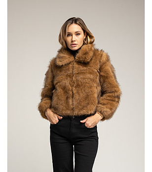 Кафяво късо дамско яке от еко кожа снимка