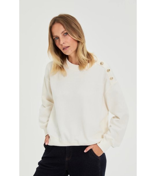 Дамска блуза в пре1упено бяло с копчета снимка