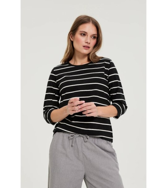 Черна дамска блуза на райе снимка