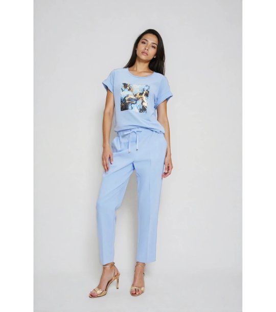 Светлосиня  дамска блуза с принт снимка
