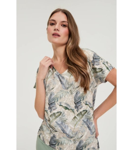 Бежова дамска блуза с флорален принт снимка