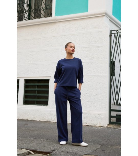 Дамски тъмносин панталон с връзки снимка