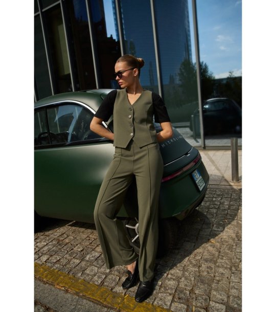 Дамски панталон в маслено зелено  снимка