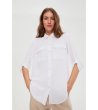 Бяла дамска риза с джобове KO-0 снимка