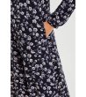 Тъмносиня рокля с дълъг ръкав и флорален принт-4 снимка