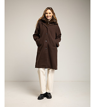 Кафяво дамско палто снимка