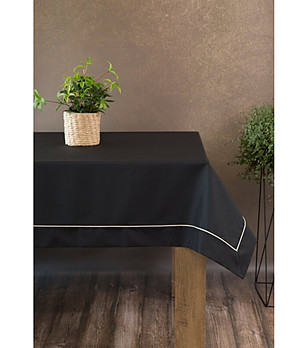 Черна покривка със сребриста кант лента 145x300 см снимка