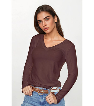 Кафява блуза с дълъг ръкав и V деколте ELEONOR в макси размер снимка