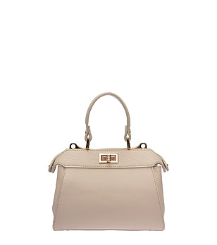 Бежова чанта с метални катарами  снимка