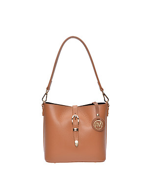 Дамска кожена чанта в цвят коняк снимка