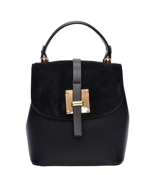 Черна раница  снимка