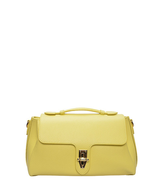 Жълта чанта с метална тока  снимка